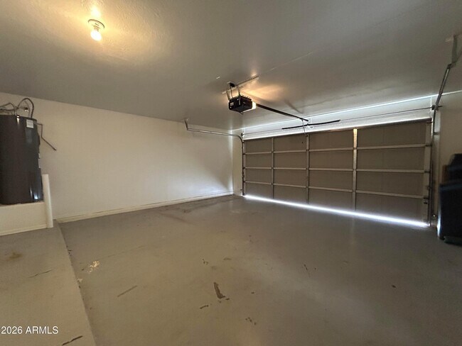 Building Photo - 10542 W Alvarado Rd