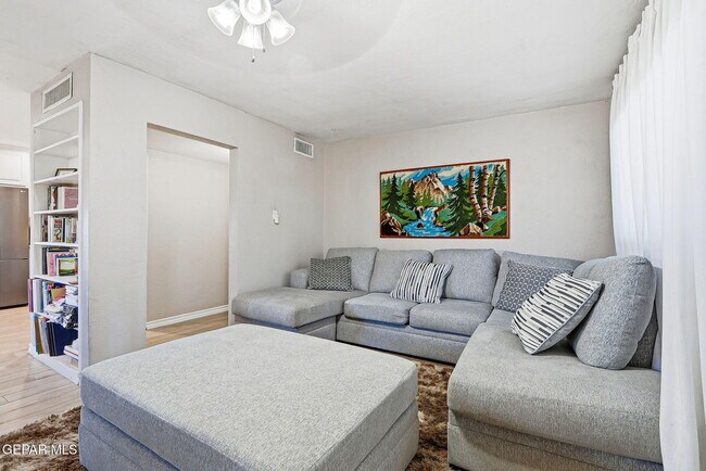 Building Photo - 6116 Navajo Ave