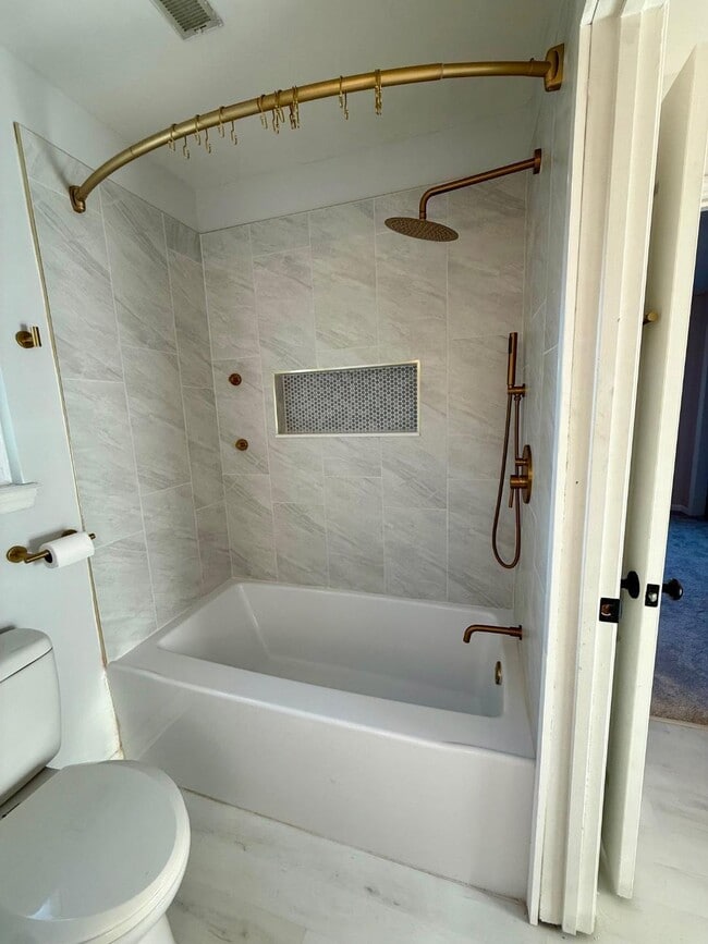 Building Photo - 800 Palomino Ln