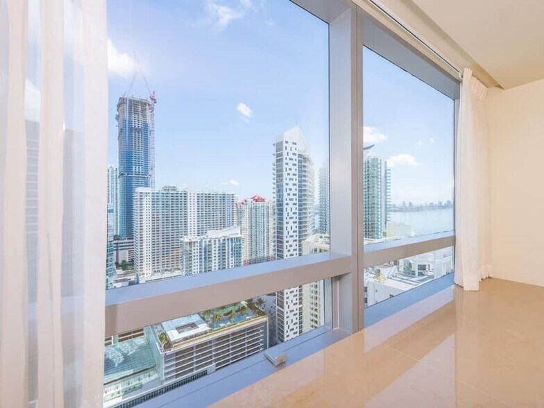 Building Photo - 1441 Brickell Ave
