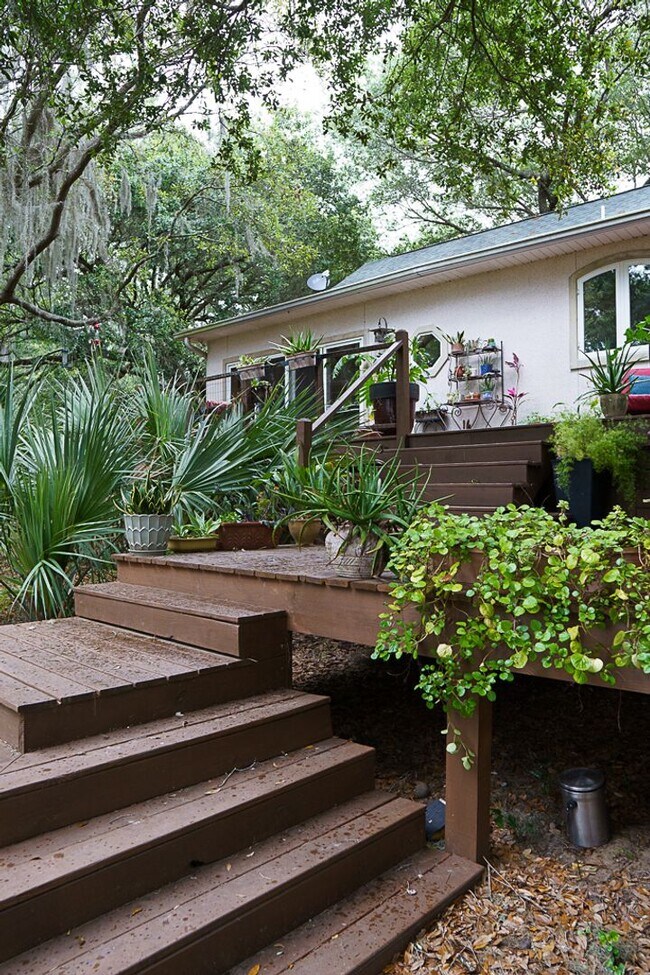 Building Photo - Amazing sunsets at this waterfront home