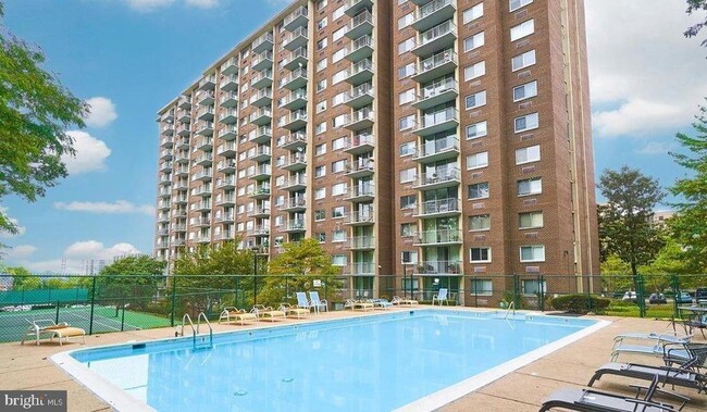 Building Photo - 2059 Huntington Ave