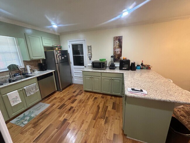 Building Photo - 3220 Woodsen Cir