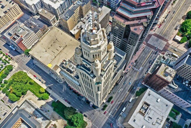 Building Photo - 50 W Broad St