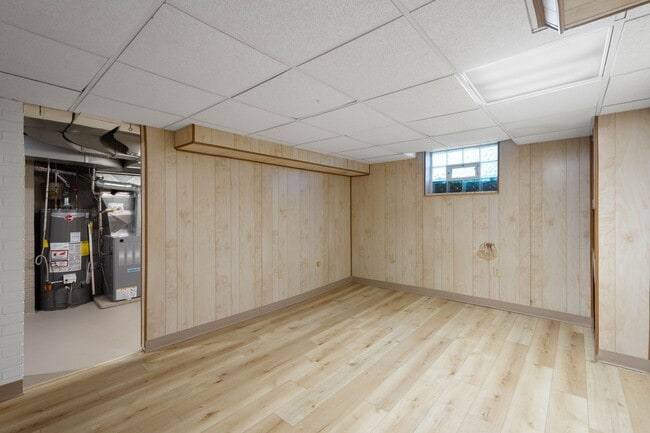 Building Photo - Move in TODAY! Check out this beautifully RENOVATED 3 bedroom in CHURCHILL!