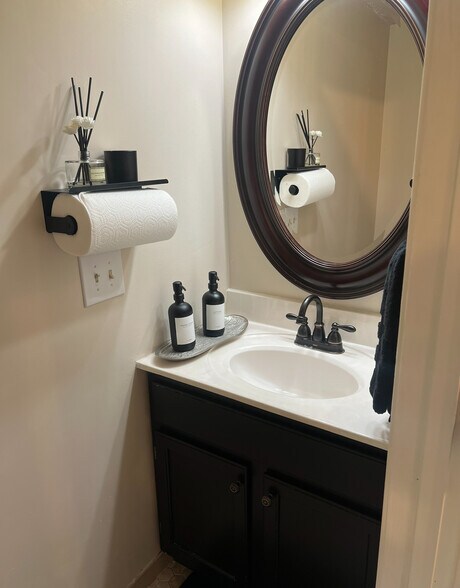 Building Photo - 403 Kokomo Ct