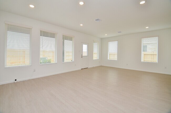 Building Photo - 26506 Coast Redwood Dr