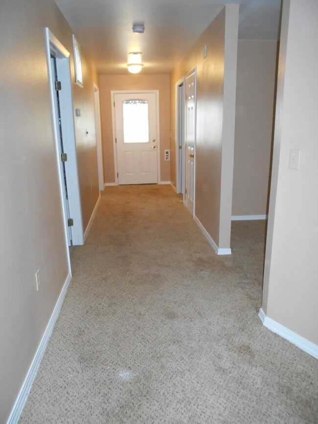 Building Photo - 3BR/2BA home.