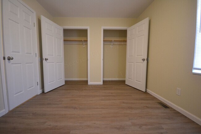 Building Photo - Northwood Hills 8 plex