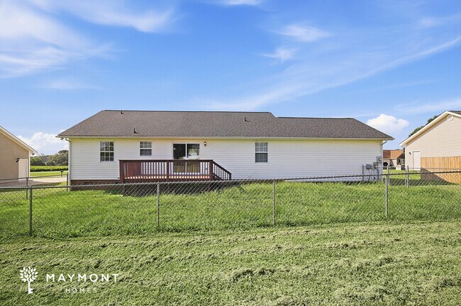 Building Photo - Statesville 3 Bedroom Home with Garage & Rear Deck