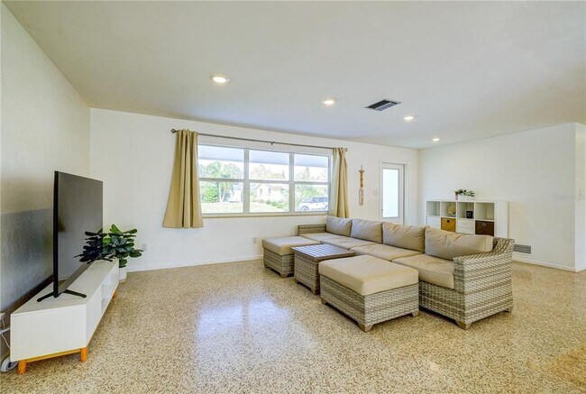 Building Photo - 3024 Rose St