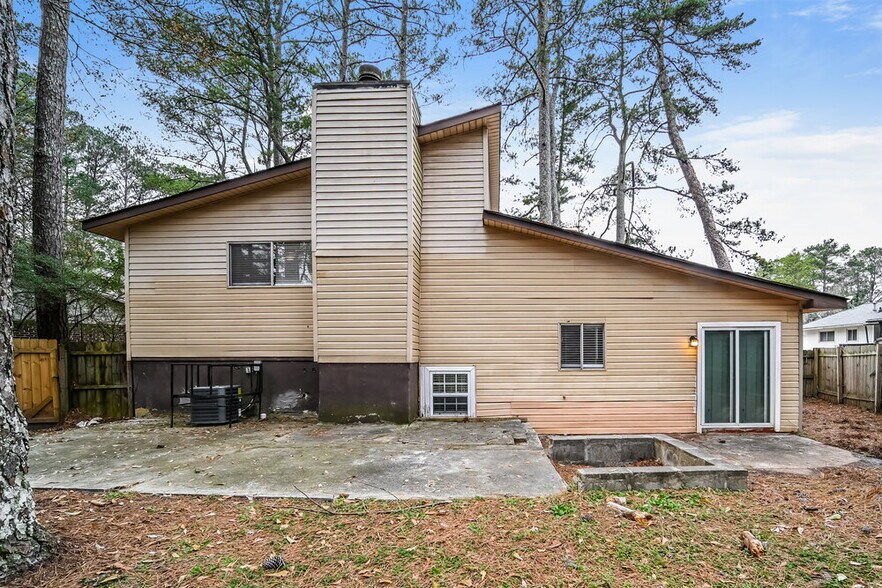 Building Photo - 2232 Doral Ct SW