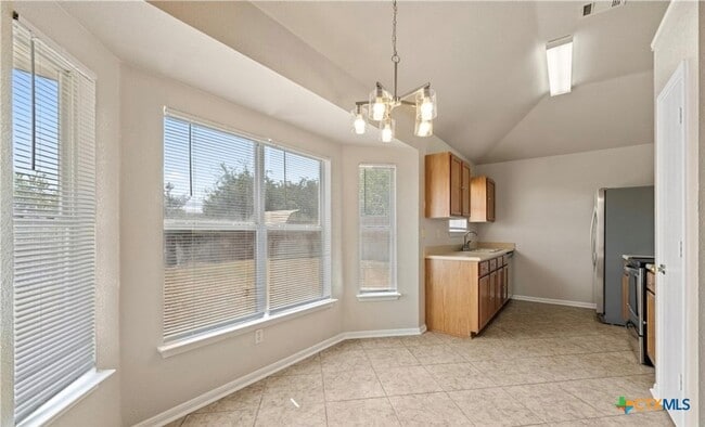 Building Photo - 2908 Southhill Dr