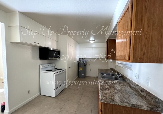 Building Photo - 19199 Beauchamp Dr