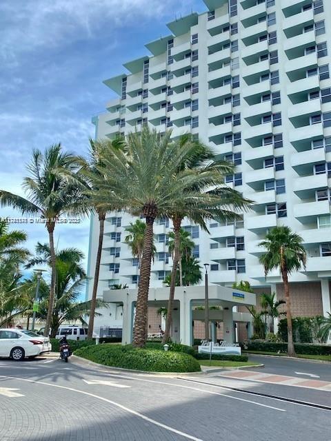 Primary Photo - 2899 Collins Ave