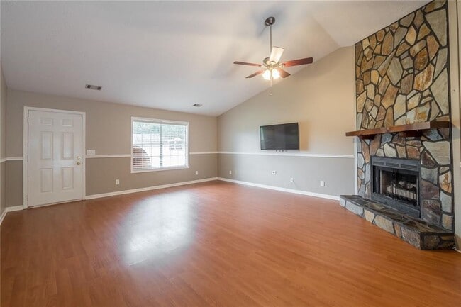 Building Photo - 702 River Rock Psge