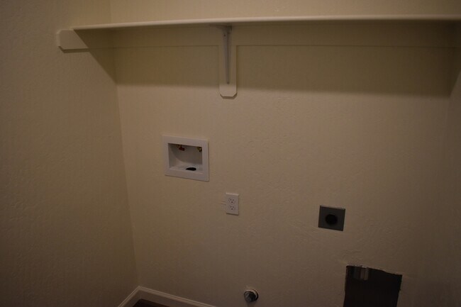 Building Photo - 685 Marshall Ln