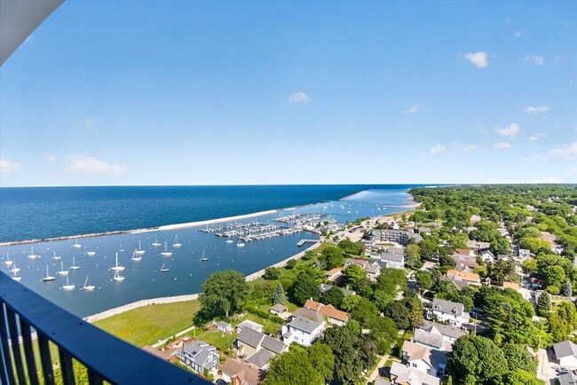 Building Photo - 2525 S Shore Dr