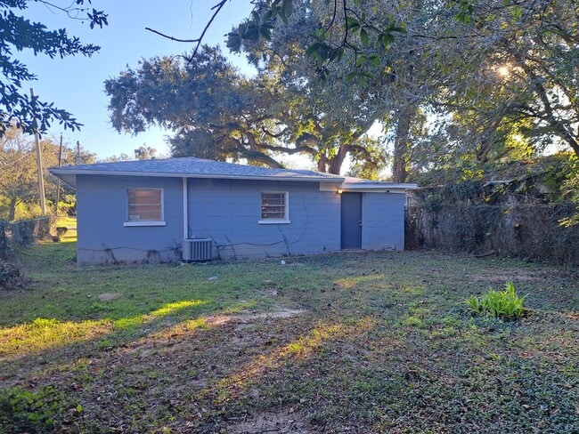 Building Photo - Recently Renovated 3BR/1BA Home!