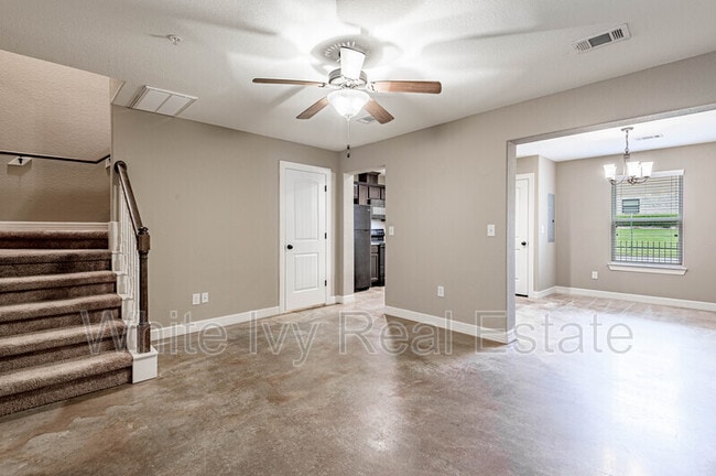 Building Photo - Avenue Townhomes