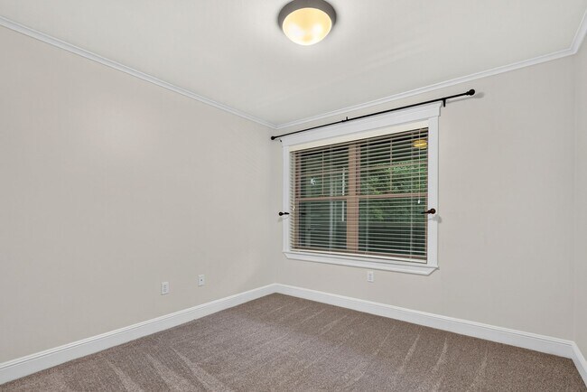 Building Photo - 2Bd/1Ba Seattle Condo