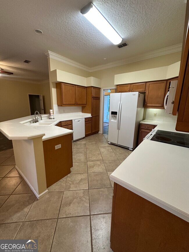 Building Photo - 1024 Greenwillow Dr