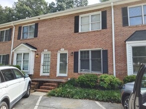 Building Photo - Townhome-Style Condo in Clemmons!
