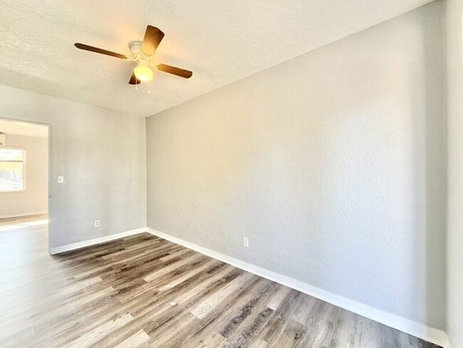 Building Photo - 551 N Ridgewood Ave