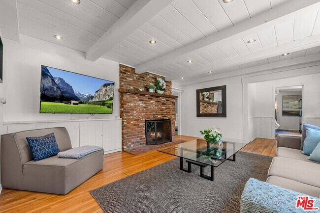 Building Photo - 23057 Sylvan St