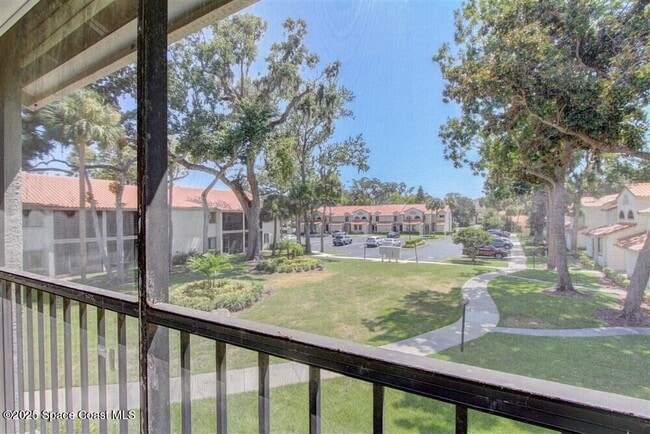 Building Photo - 1051 Country Club Dr