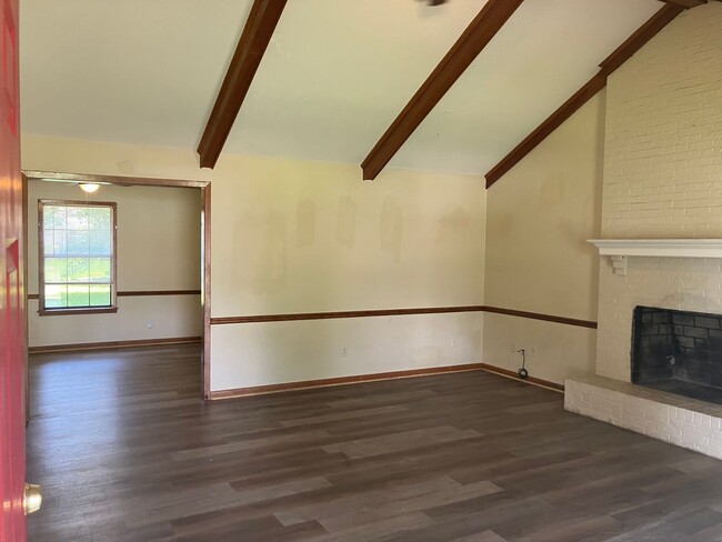 Building Photo - 916 Elderberry St