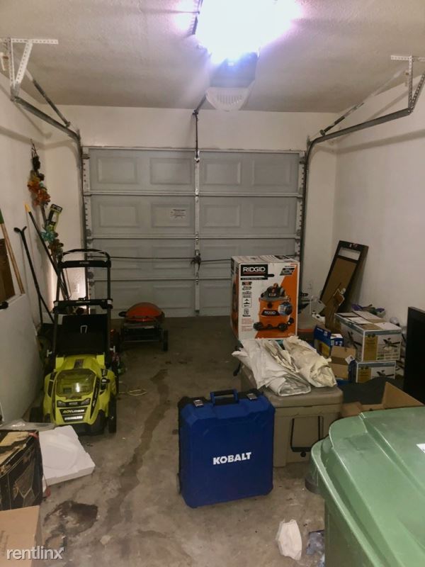 Building Photo - 2 br, 2.5 bath Townhome - 2305 Kingsway Dr