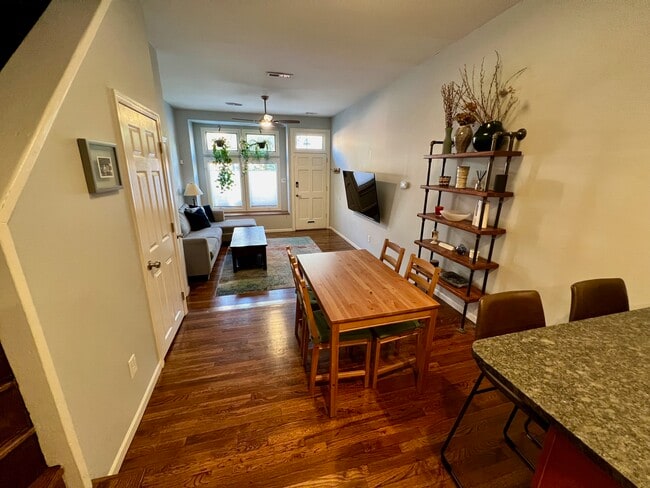 Building Photo - 604 S 12th St