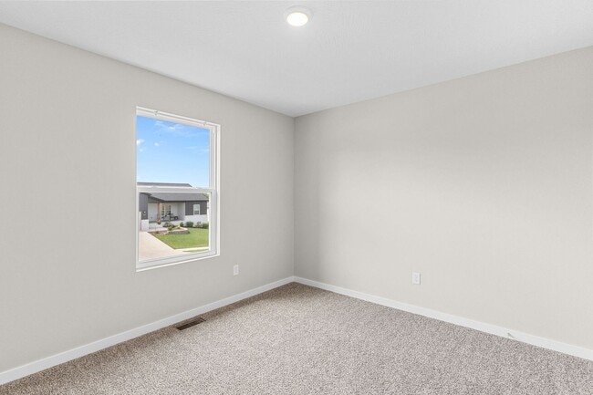 Building Photo - Beautiful Split Level 5 Bedroom Home - Hills of Olde Savannah