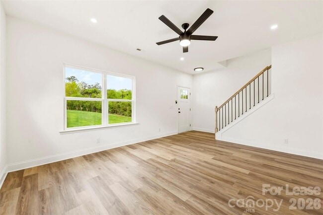 Building Photo - 2043 Green Oak Dr