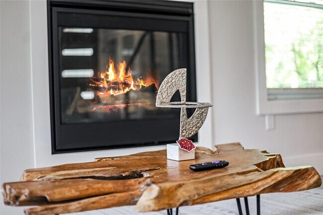 Building Photo - 1111 W Annie St