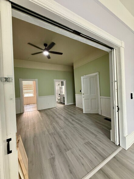 Building Photo - 320 W Hall St