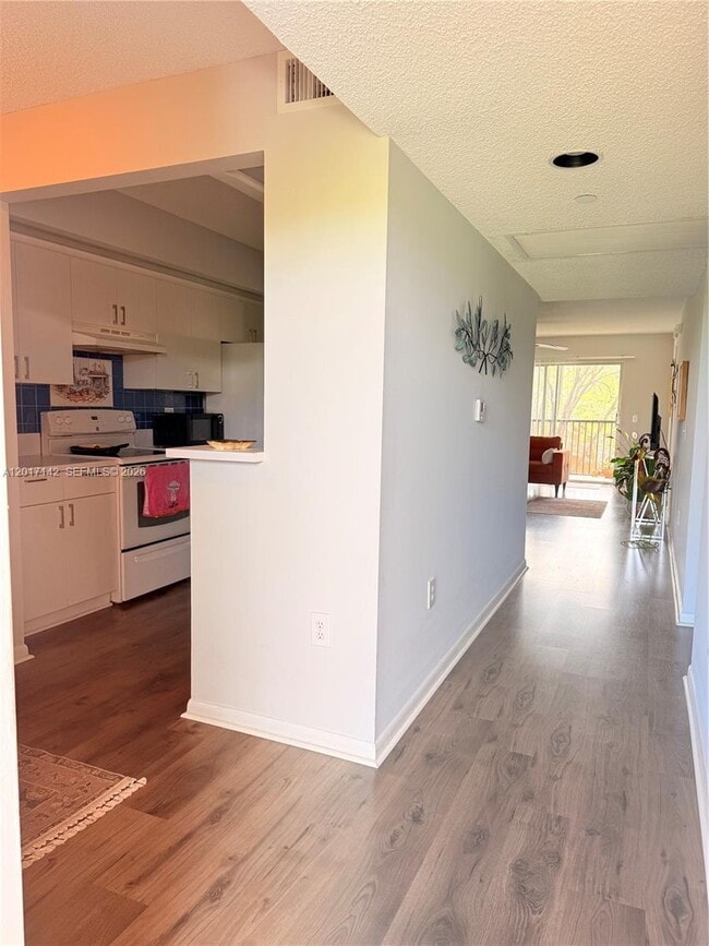 Building Photo - 571 SW 142nd Ave