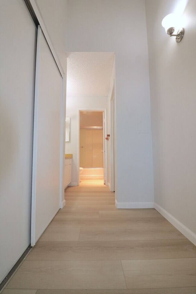 Building Photo - 3rd floor studio in Mission Valley! Beautiful vinyl flooring throughout/ 1 Prkg Space/ Mission Va...