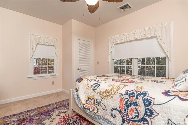 Building Photo - 246 N Shore Rd