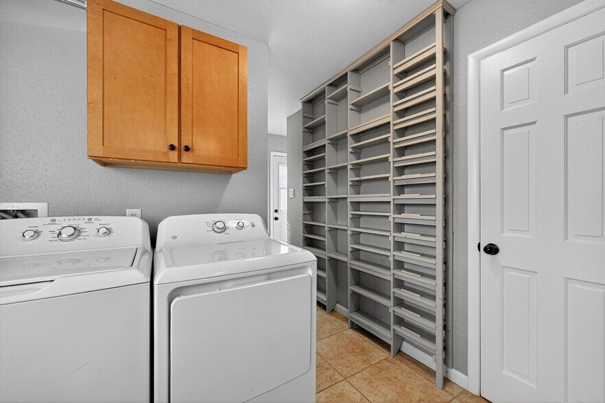 Building Photo - 240 Carr St