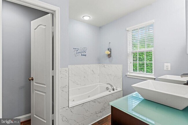 Building Photo - 2651 Glenriver Way