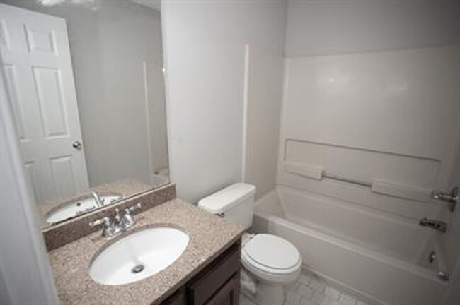 Building Photo - Beautiful 3-Bedroom Home in Cordova-Modern...