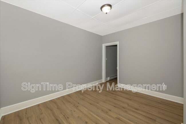 Building Photo - 114 N Conococheague St