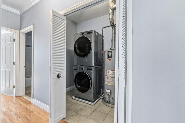 Building Photo - 437 2nd St