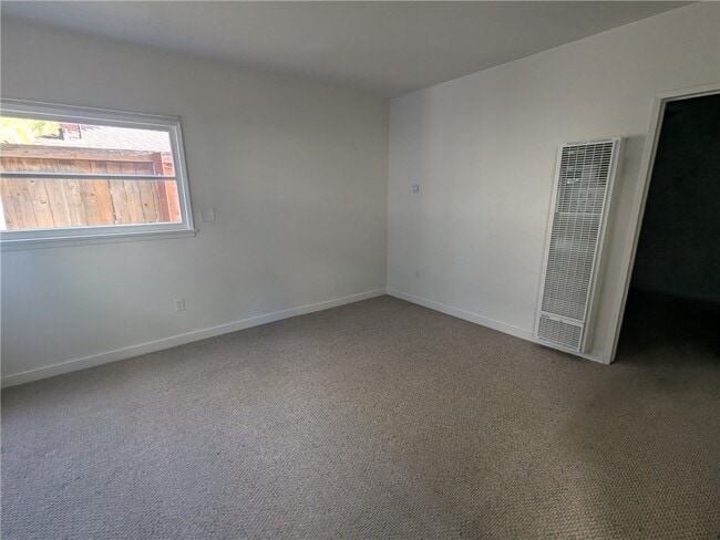 Building Photo - 233 Flower St