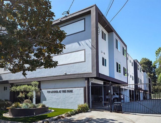 Building Photo - Park Laurel Apartments