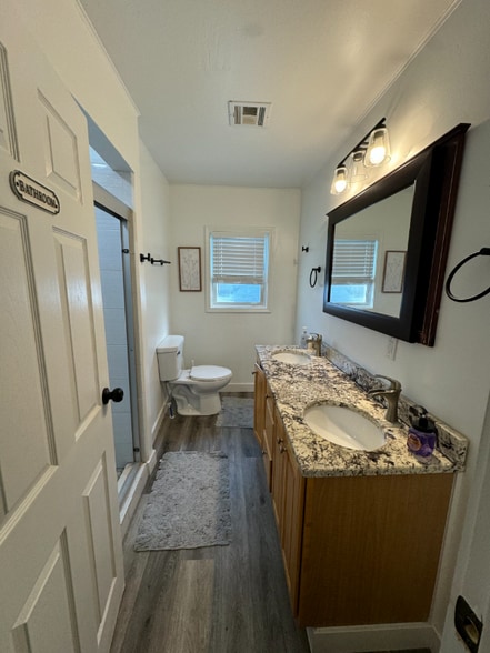 Building Photo - 805 E Taylor St