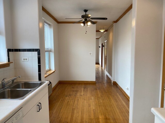 Building Photo - 642 W Buckingham Pl