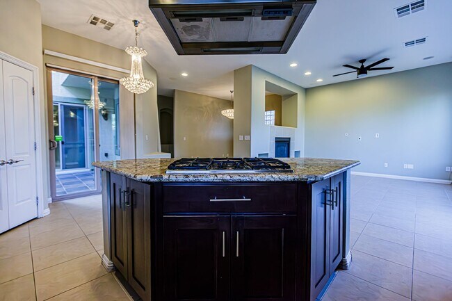 Building Photo - Queensridge Home
